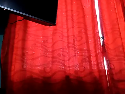 Snapshot of True_Di chatting on 10.07.25 True Di online show from 10.07.25