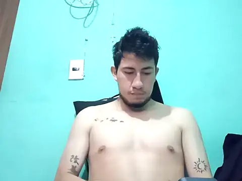 Snapshot of True_Di chatting on 10.11.25 True Di online show from 10.11.25