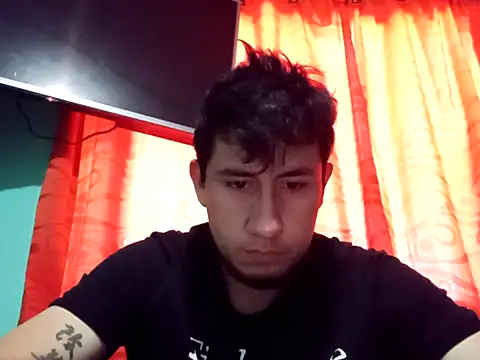 Snapshot of True_Di chatting on 10.14.25 True Di online show from 10.14.25