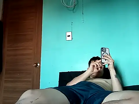 Snapshot of True_Di chatting on 10.24.25 True Di online show from 10.24.25