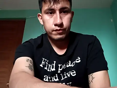 Snapshot of True_Di chatting on 10.25.25 True Di online show from 10.25.25