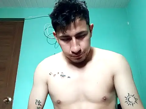 Snapshot of True_Di chatting on 10.28.25 True Di online show from 10.28.25