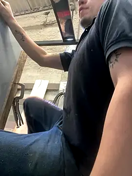 Snapshot of True_Di chatting on 12.18.25 True Di online show from 12.18.25