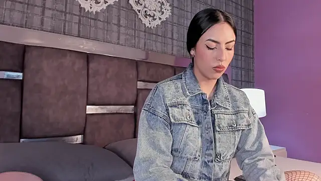 Snapshot of AmaaraRosse chatting on 10.24.25 AmaaraRosse online show from 10.24.25