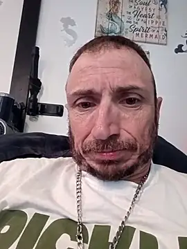 Snapshot of Mrluckstick chatting on 11.01.25 Mrluckstick online show from 11.01.25