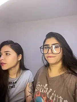 Snapshot of Sweet_and_Rous0 chatting on 12.18.25 Sweet and Rous0 online show from 12.18.25