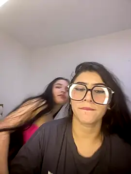 Snapshot of Sweet_and_Rous0 chatting on 12.23.25 Sweet and Rous0 online show from 12.23.25