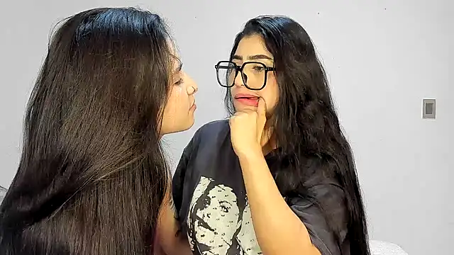 Snapshot of Sweet_and_Rous0 chatting on 01.14.26 Sweet and Rous0 online show from 01.14.26