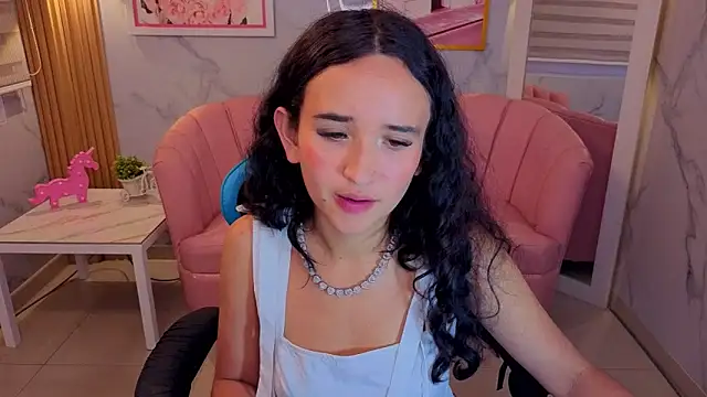 Snapshot of bella_vibess_s chatting on 06.18.26 bella vibess s online show from 06.18.26