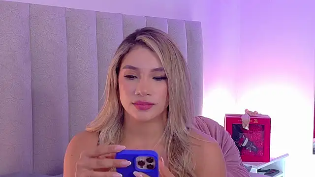 NicoleArmani online show from 11.19.25