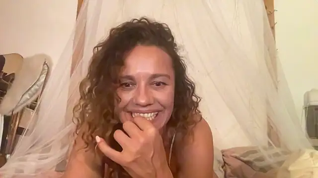 Snapshot of ShakiraLuxorinee chatting on 09.23.25 ShakiraLuxorinee online show from 09.23.25