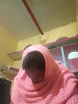 Snapshot of Hot-kal93 chatting on 12.17.25 Hot-kal93 online show from 12.17.25