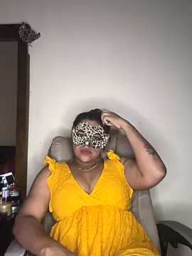 Snapshot of SLNatasha chatting on 10.25.25 SLNatasha online show from 10.25.25