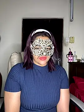 Snapshot of SLNatasha chatting on 11.15.25 SLNatasha online show from 11.15.25