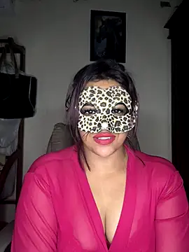 Snapshot of SLNatasha chatting on 11.24.25 SLNatasha online show from 11.24.25