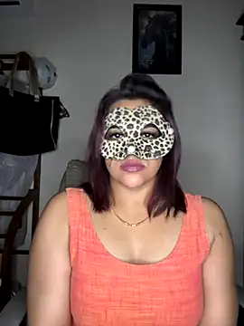 Snapshot of SLNatasha chatting on 11.30.25 SLNatasha online show from 11.30.25