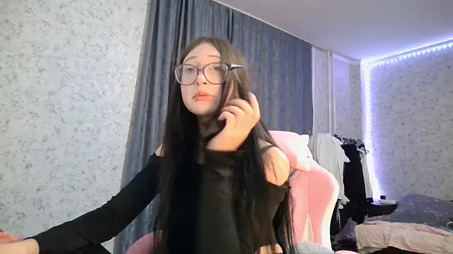 Snapshot of KeicyKlark chatting on 09.18.25 KeicyKlark online show from 09.18.25