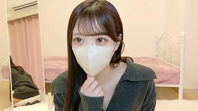 Snapshot of roachan_ chatting on 01.14.26 roachan online show from 01.14.26