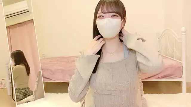 Snapshot of roachan_ chatting on 01.19.26 roachan online show from 01.19.26