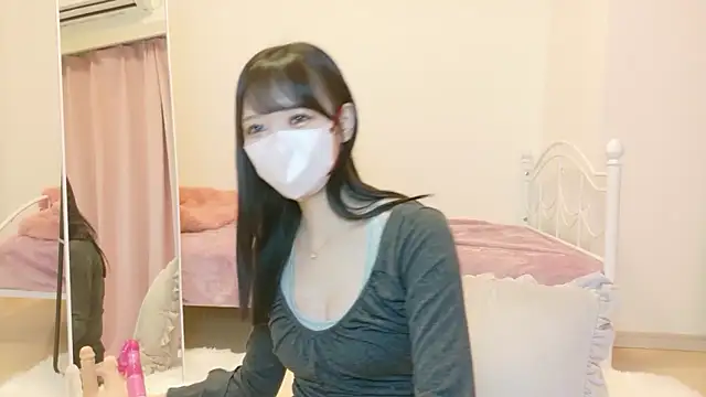 Snapshot of roachan_ chatting on 02.04.26 roachan online show from 02.04.26