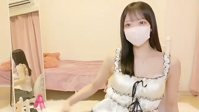 Snapshot of roachan_ chatting on 02.07.26 roachan online show from 02.07.26