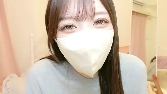 Snapshot of roachan_ chatting on 02.23.26 roachan online show from 02.23.26