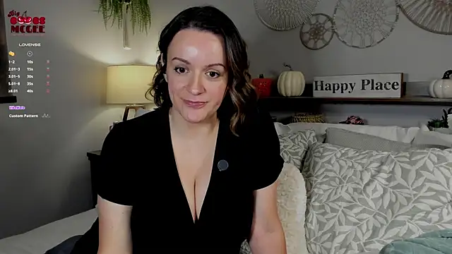 Snapshot of BigBoobsMcGee chatting on 11.12.25 BigBoobsMcGee online show from 11.12.25