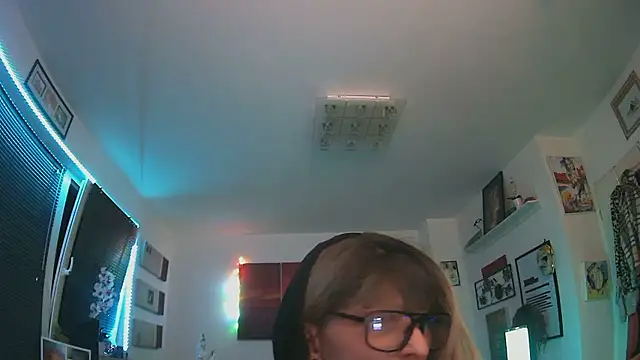 hellgirl1980 online show from 10.19.25