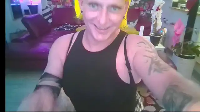 Snapshot of hellgirl1980 chatting on 06.30.26 hellgirl1980 online show from 06.30.26