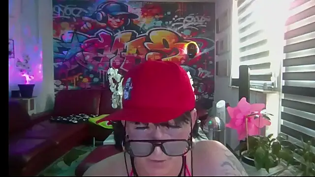 Snapshot of hellgirl1980 chatting on 07.03.26 hellgirl1980 online show from 07.03.26