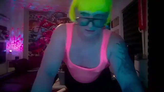 Snapshot of hellgirl1980 chatting on 07.17.26 hellgirl1980 online show from 07.17.26