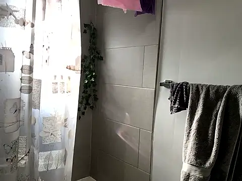 littyleesh1 online show from 01.15.26