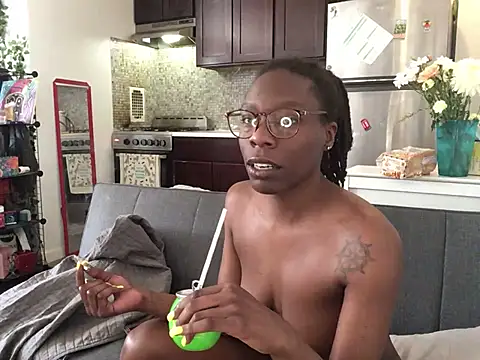 Snapshot of littyleesh1 chatting on 03.17.26 littyleesh1 online show from 03.17.26