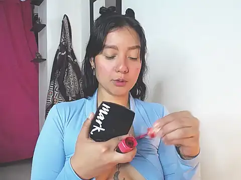 Snapshot of charlottekiss99 chatting on 12.14.25 charlottekiss99 online show from 12.14.25