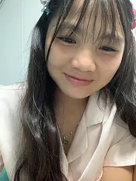 Emlyly-18 online show from 10.05.25