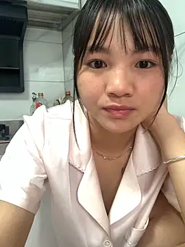 Emlyly-18 online show from 10.15.25