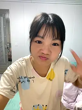 Emlyly-18 online show from 10.18.25