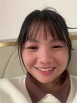 Emlyly-18 online show from 10.20.25