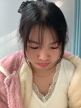 Emlyly-18 online show from 11.12.25