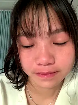 Emlyly-18 online show from 11.14.25