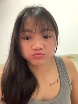 Emlyly-18 online show from 11.22.25