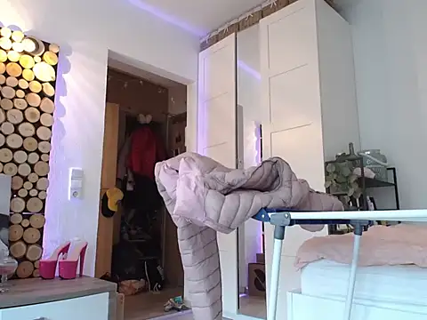 Snapshot of story_of_sarah chatting on 09.13.25 story of sarah online show from 09.13.25