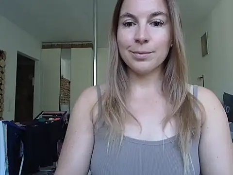 Snapshot of story_of_sarah chatting on 09.15.25 story of sarah online show from 09.15.25