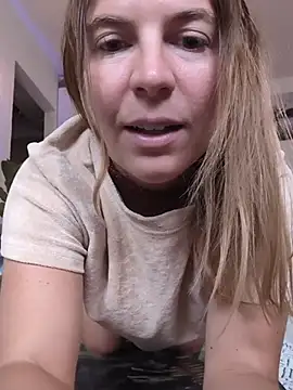 Snapshot of story_of_sarah chatting on 07.17.26 story of sarah online show from 07.17.26