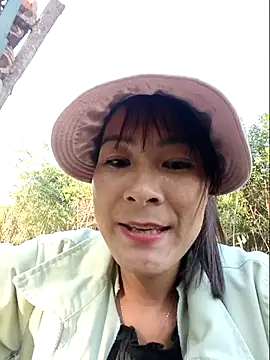 Snapshot of Yumyum_kiw chatting on 10.04.25 Yumyum kiw online show from 10.04.25