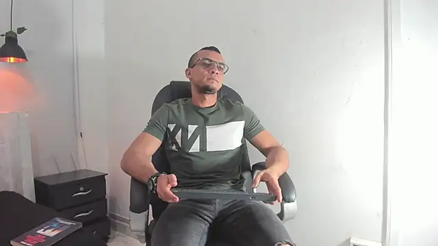 johan miller0 online show from 11.22.25