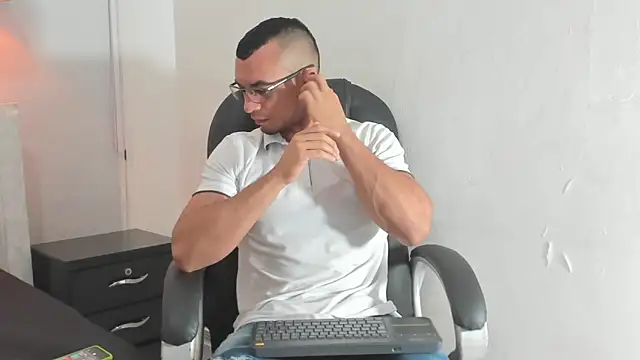 johan miller0 online show from 11.29.25