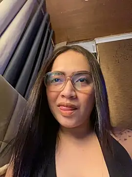 Snapshot of yourdevilsweettsx chatting on 11.04.25 yourdevilsweettsx online show from 11.04.25