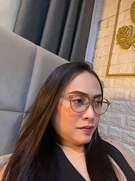 Snapshot of yourdevilsweettsx chatting on 11.05.25 yourdevilsweettsx online show from 11.05.25