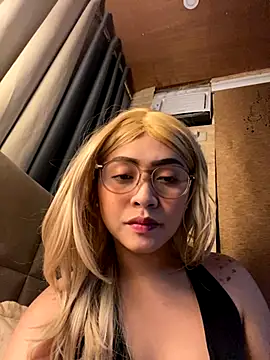 Snapshot of yourdevilsweettsx chatting on 11.06.25 yourdevilsweettsx online show from 11.06.25